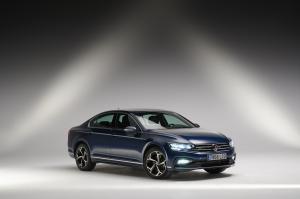 2019 Volkswagen Passat R-Line